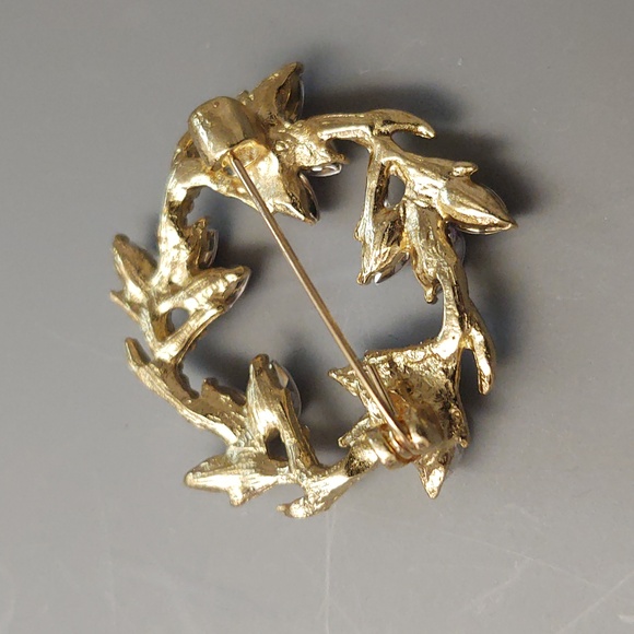 Pink Rhinestone Wreath Brooch - Picture 3 of 4